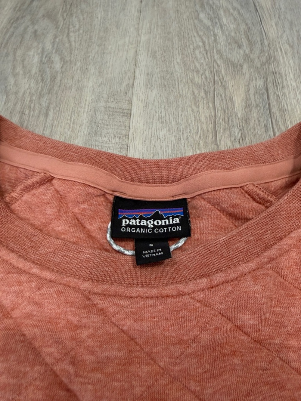 Patagonia Women's Quilted Crewneck Sweatshirt - Rusty Rose - Picture 4 of 5